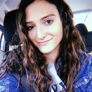 Meet your Posher, Abby